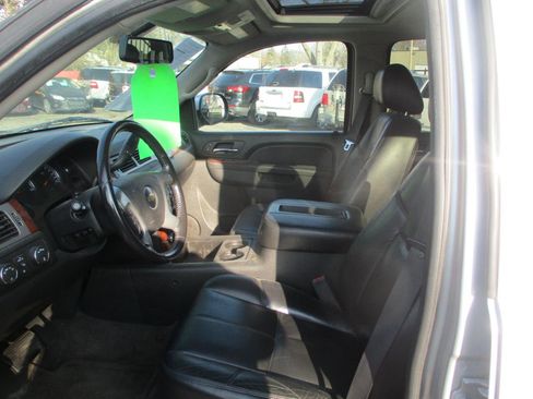 Used 2011 Chevrolet Suburban LT w/ Luxury Package AWD/4WD image 12