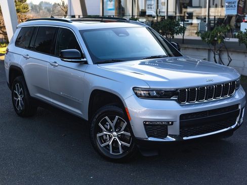 Used 2024 Jeep Grand Cherokee L Limited w/ Luxury Tech Group II image 2