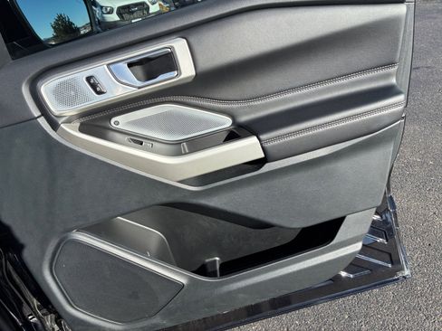 Certified 2023 Ford Explorer Limited w/ Limited Technology Package image 16