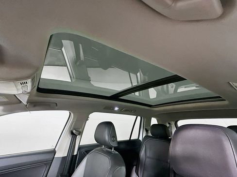 Used 2021 Volkswagen Tiguan SE w/ Panoramic Sunroof Package FWD image 29