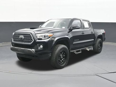 Used 2019 Toyota Tacoma TRD Sport w/ Technology Package AWD/4WD image 3