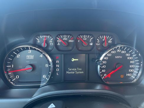 Used 2018 Chevrolet Silverado 1500 Custom w/ Custom Value Package AWD/4WD image 11
