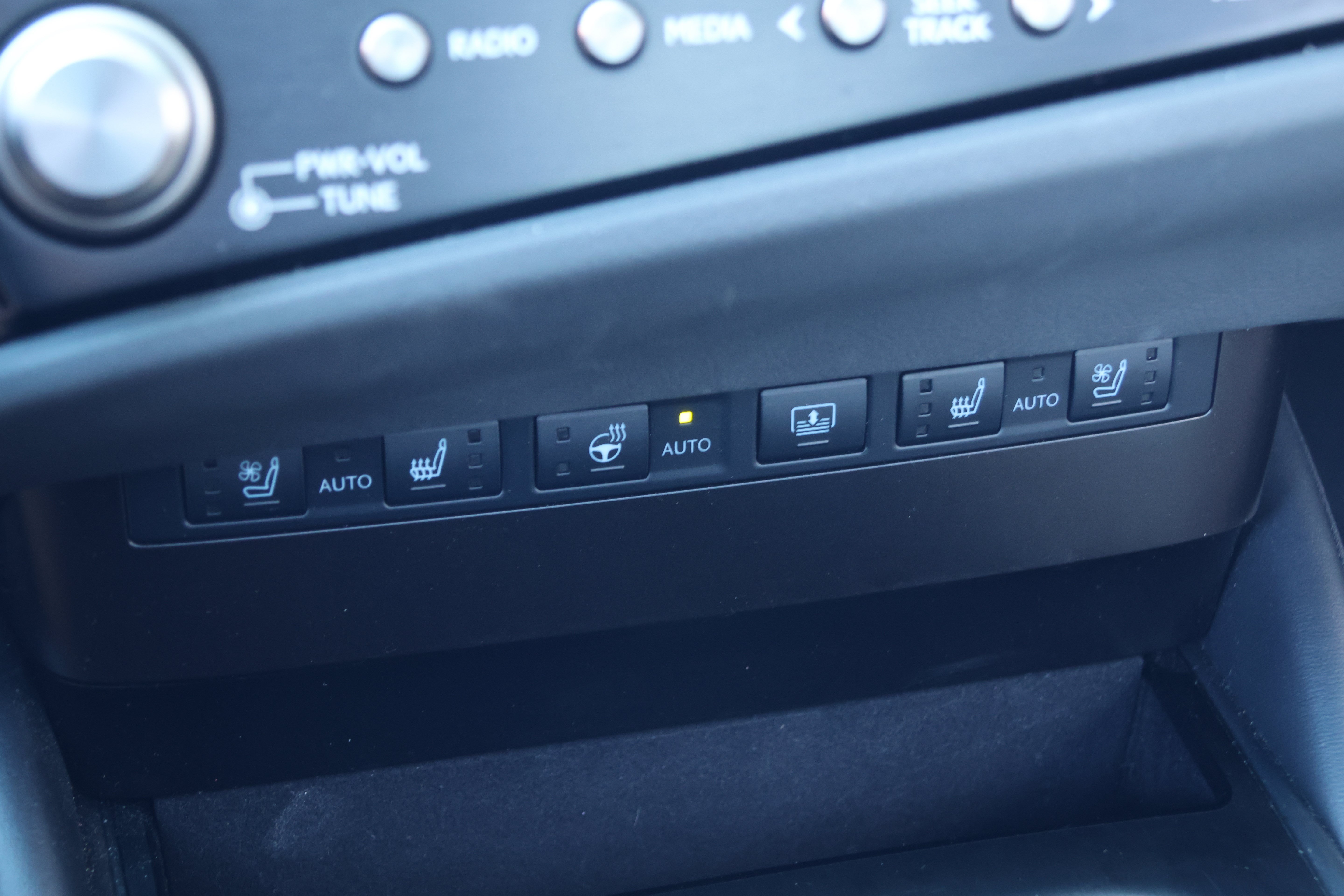 Used 2025 Lexus ES 350 Ultra Luxury w/ Accessory Package (Z2) FWD image 24