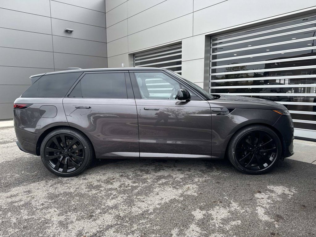New 2026 Land Rover Range Rover Sport Dynamic SE AWD/4WD image 8