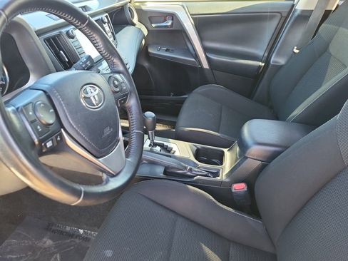 Used 2018 Toyota RAV4 XLE image 7