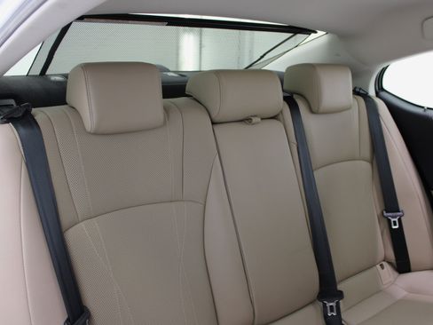 Used 2019 Lexus ES 300h Luxury image 44