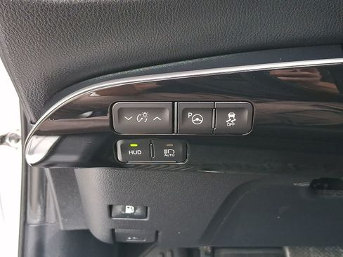 Certified 2019 Toyota Prius XLE w/ Advanced Technology Package AWD/4WD image 30