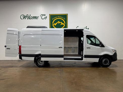 Used 2021 Mercedes-Benz Sprinter 3500 image 29