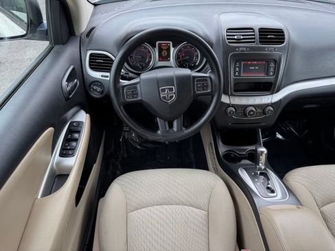Used 2017 Dodge Journey SXT w/ Comfort/Convenience Group FWD image 4
