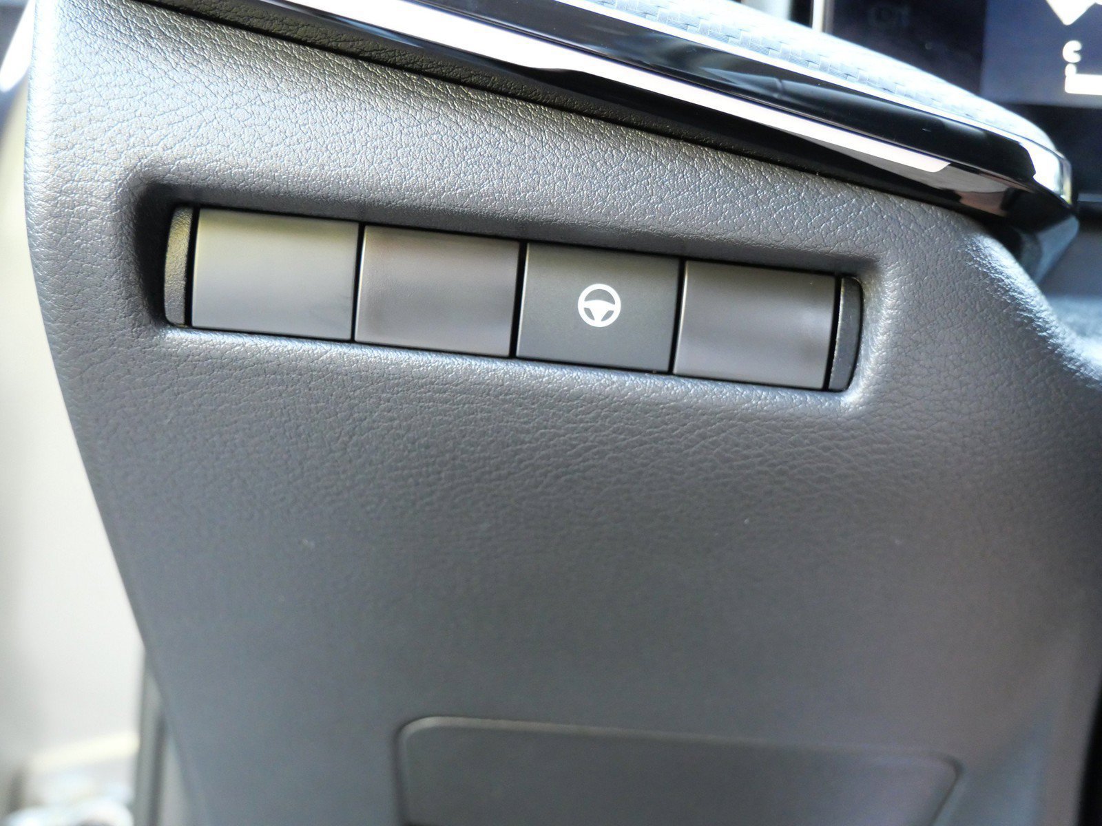 Certified 2025 Nissan Kicks SR AWD/4WD image 31