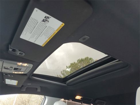 Used 2025 Toyota Sienna XSE image 34