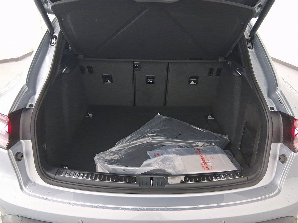 Used 2026 Porsche Macan Turbo AWD/4WD image 22
