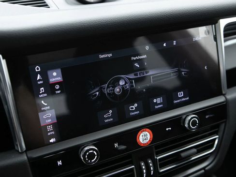 New 2026 Porsche Macan AWD/4WD image 15