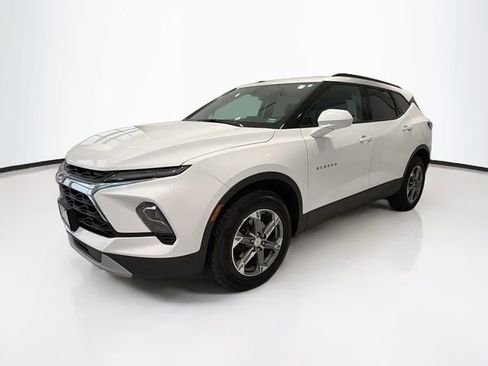 Used 2024 Chevrolet Blazer LT w/ Convenience Package FWD image 3