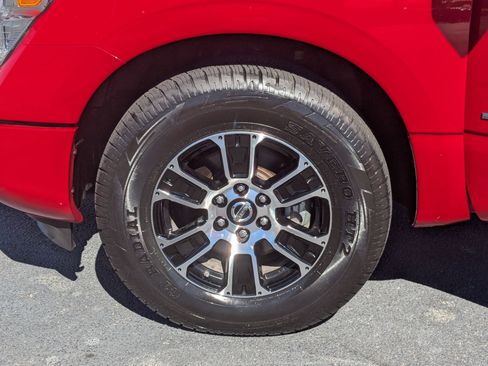 Used 2021 Nissan Titan SV w/ SV Convenience Package image 10