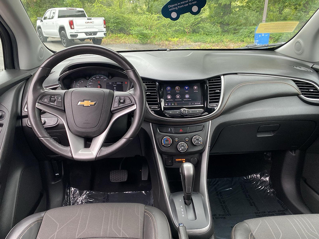 Certified 2022 Chevrolet Trax LT w/ LT Convenience Package AWD/4WD image 43