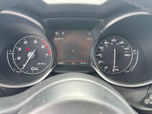 Used 2018 Alfa Romeo Stelvio Sport w/ Quick Order Package 22J Sport AWD/4WD image 22