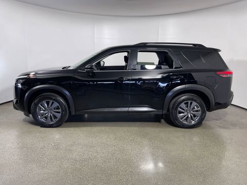 Used 2025 Nissan Pathfinder SV FWD image 6