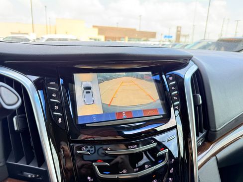 Used 2019 Cadillac Escalade ESV Luxury RWD image 19