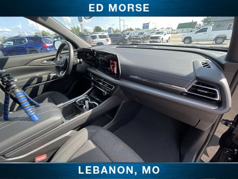 Used 2025 Chevrolet Traverse LT image 28