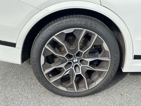 Used 2025 BMW X7 M60i image 10