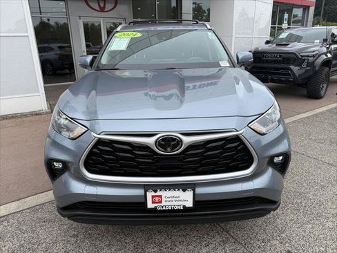 Certified 2024 Toyota Highlander XLE AWD/4WD image 11