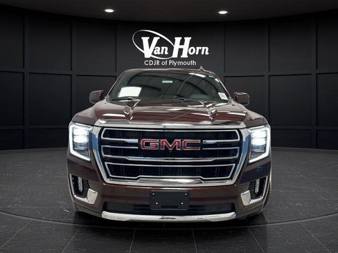 Used 2022 GMC Yukon XL SLT w/ SLT Premium Package AWD/4WD image 2