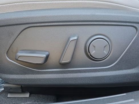 New 2026 Hyundai Elantra Limited FWD image 39