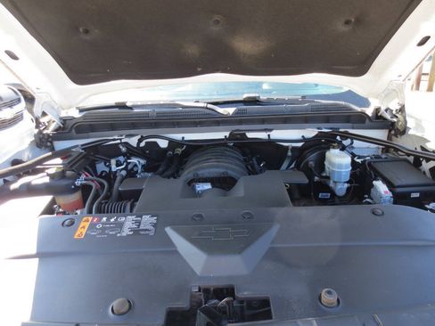 Used 2018 Chevrolet Silverado 1500 W/T w/ WT Convenience Package AWD/4WD image 4