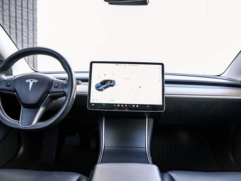 Used 2018 Tesla Model 3 Mid Range RWD image 18