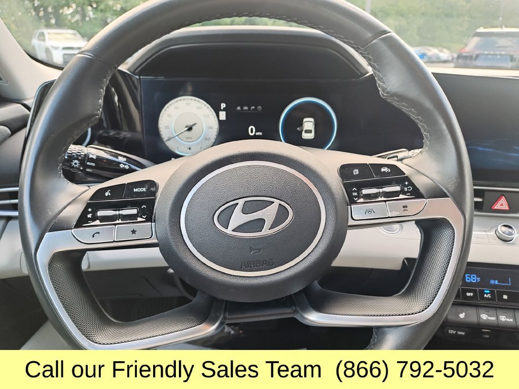 Used 2025 Hyundai Elantra Limited FWD image 16