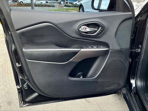 Used 2019 Jeep Cherokee Limited image 20