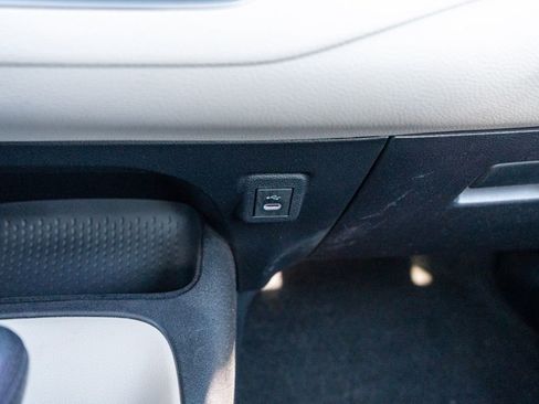 Used 2025 Toyota Corolla LE image 32