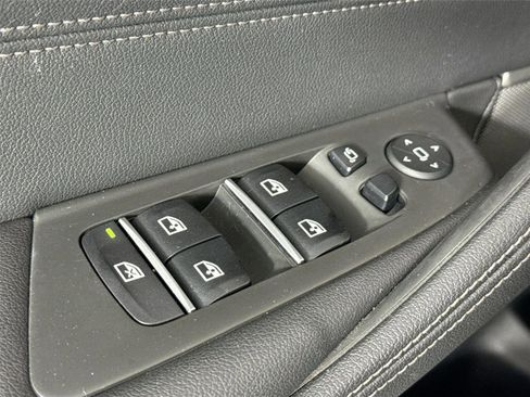 Used 2023 BMW 530e xDrive image 31