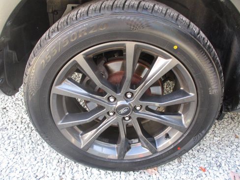 Used 2018 Ford Explorer XLT w/ Equipment Group 202A image 29