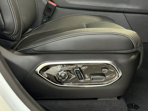 New 2025 Jeep Grand Cherokee Overland w/ Adv Protech Group III image 15