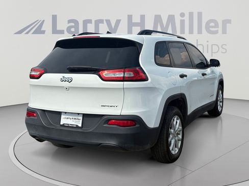 Used 2017 Jeep Cherokee Sport FWD image 5