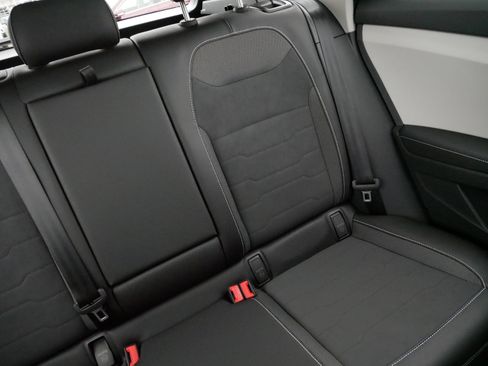 Certified 2025 Volkswagen Taos SE w/ Panoramic Sunroof Package image 14