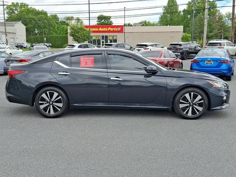 Certified 2022 Nissan Altima 2.5 SL FWD image 9