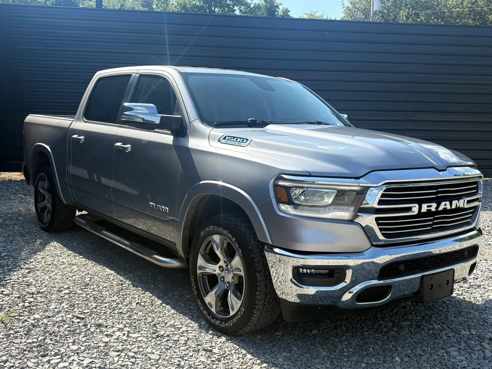 Used 2019 RAM 1500 Laramie AWD/4WD image 3