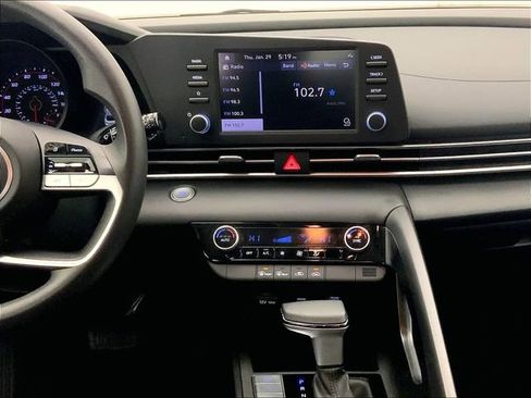 Used 2023 Hyundai Elantra SEL image 6