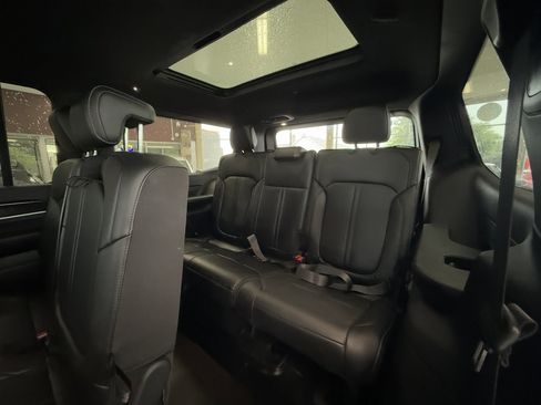 Used 2024 Jeep Wagoneer 4WD w/ Premium Group I image 28