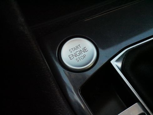 Used 2022 Volkswagen Tiguan SE image 28