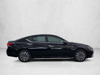 Used 2025 Nissan Altima 2.5 SV FWD video 4