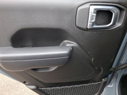 Used 2025 Jeep Wrangler Unlimited Rubicon image 19