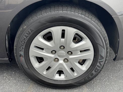 Used 2017 Dodge Grand Caravan SE FWD image 53