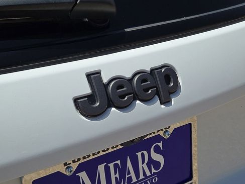 Used 2025 Jeep Compass Trailhawk AWD/4WD image 13