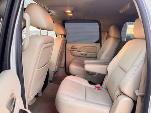 Used 2014 Cadillac Escalade ESV Luxury image 20
