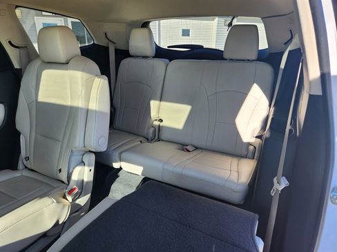 Used 2023 Buick Enclave Essence w/ Experience Buick Package image 7
