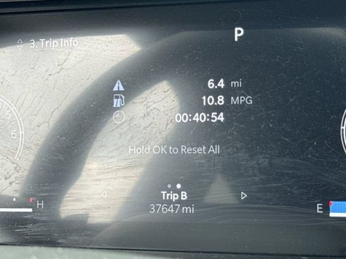 Used 2023 Jeep Grand Cherokee Altitude AWD/4WD image 18